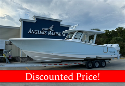 2025 Robalo R360 Ice Blue/White